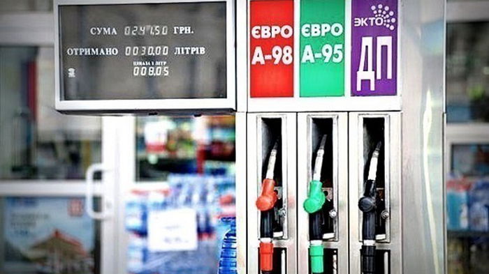 В сетях АЗС снижаются цены на бензин и дизтопливо