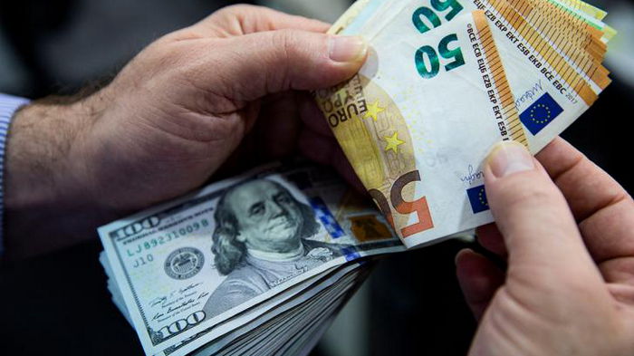 НБУ опустил официальный курс доллара до минимума с конца декабря