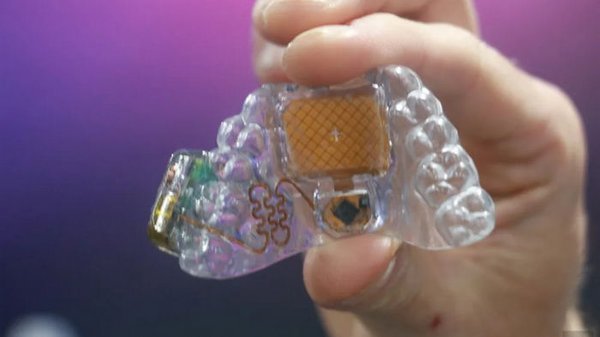 На CES 2024 показали пластинку для зубов, которая может заменить мышку