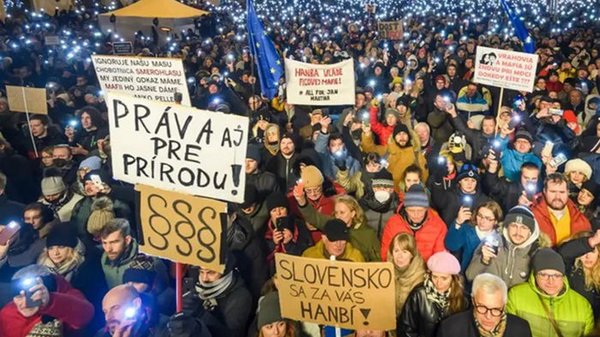 В Словакии прошли массовые митинги против правительства Фицо