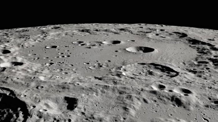 Новая аномалия на Луне. Ученые обнаружили большие камни с уникальными свойствами (фото)