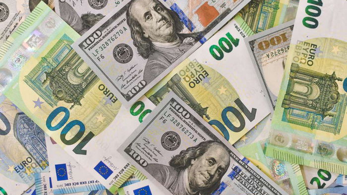 НБУ повышает курс доллара пятый день подряд