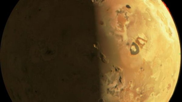 Аппарат NASA сделал фото спутника планеты Юпитер