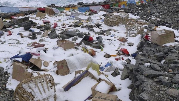 Высотой почти 9 000 метров: где находится самая высокая в мире свалка мусора (видео)