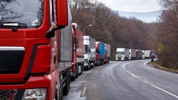 Въезд в Украину в очередях ожидают 2500 грузовиков — ГПСУ