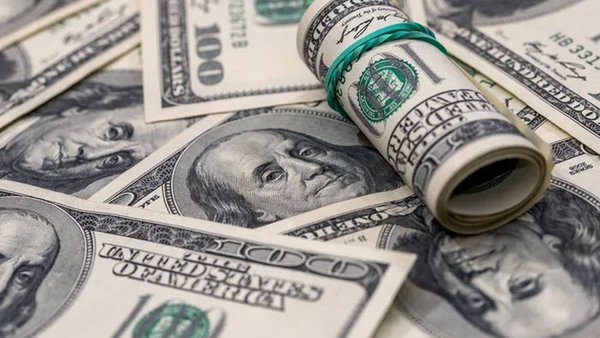 НБУ повысил официальный курс: доллар снова обновил максимум
