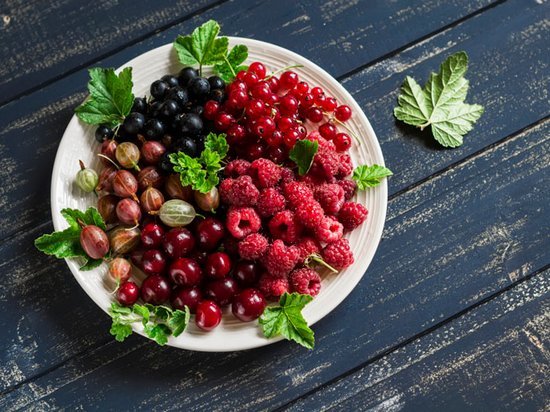 Ученые назвали самый опасный фрукт и ягоду, вызывающий бесплодие и рак