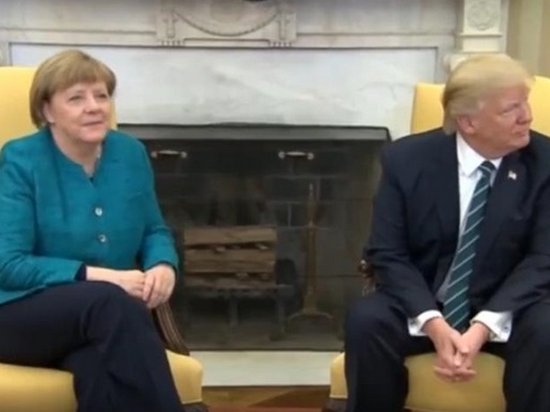 Дональд Трамп отказался пожать руку Ангеле Меркель (видео)
