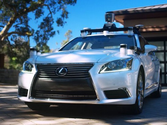 Компания Lexus представила седан с самообучающимся беспилотником (видео)
