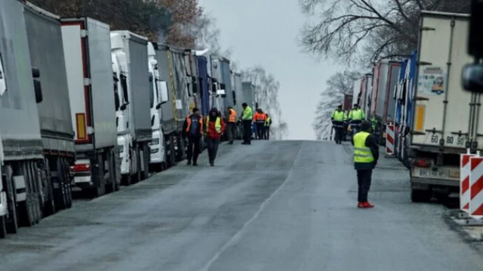 Демченко: на границе с Польшей блокируются все шесть направлений, в очереди 2,4 тысячи фур