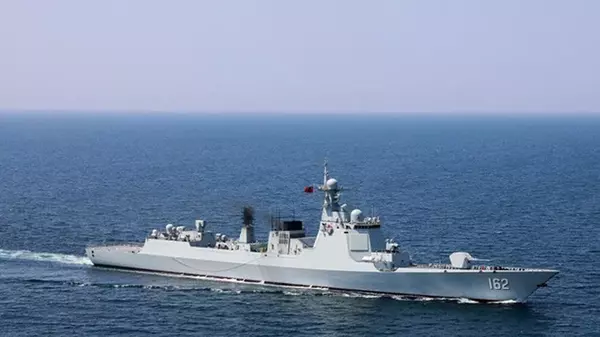 Корабли береговой охраны КНР и Филиппин вступили в столкновение