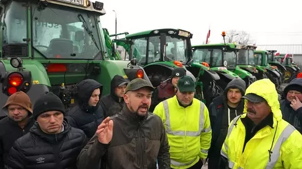 Польские фермеры продлили блокаду границы до конца апреля — СМИ