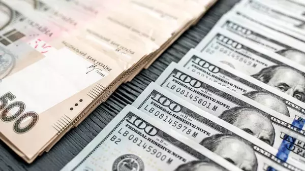 НБУ впервые поднял официальный курс доллара выше 39 гривен