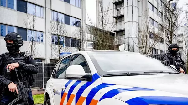 В Гааге бросили горящий предмет в здание посольства Израиля