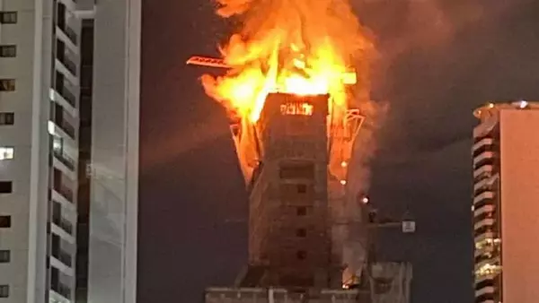 В Бразилии вспыхнул 33-этажный небоскреб (фото)