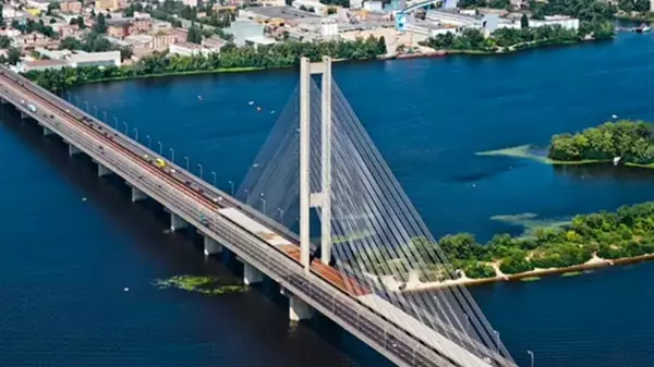 В Киеве почти на три месяца ограничат движение по Северному мосту