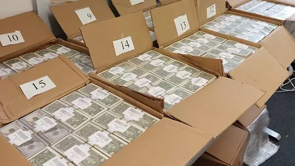 В Германии перехватили 75 коробок с фальшивыми долларами