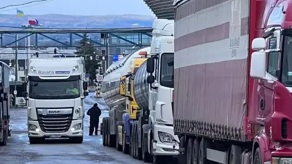Польские фермеры блокируют три направления, грузовики из Украины не выпускают, — ГПСУ