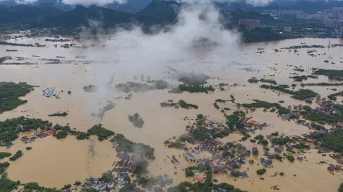 В Китае произошло крупнейшее за полвека наводнение