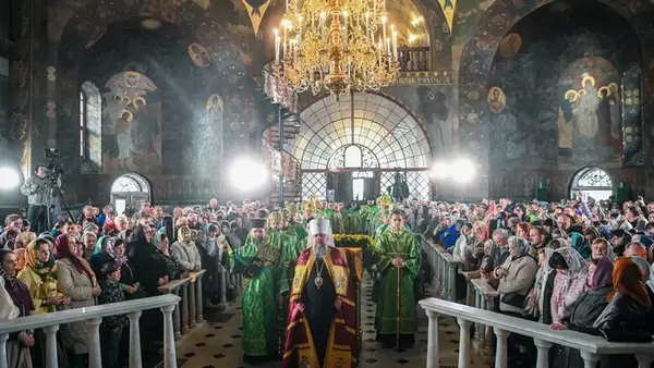 Православная церковь Украины: В храм женщины могут заходить в штанах