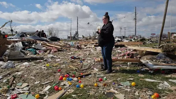 В США зафиксировали разрушительные торнадо, есть раненые (видео)