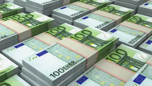 Европарламент поддержал запрет наличных расчетов на сумму свыше 10 000 евро