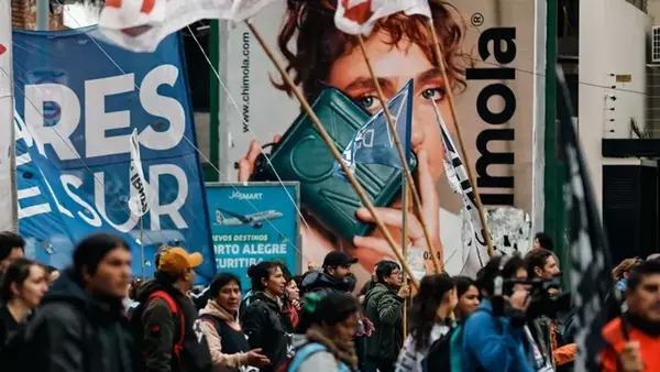 В Аргентине профсоюзы бастуют против реформ Милея. Транспорт стоит, банки не работают