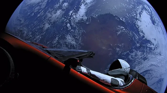 Шесть лет назад Илон Маск запустил в космос Tesla Roadster: где сейчас автомобиль (видео)