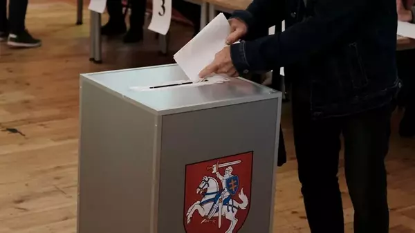 В Литве начался второй тур выборов президента. Выбирают между Науседой...