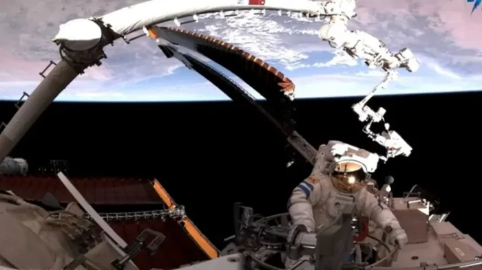 Такого еще не было: китайские астронавты совершили рекордный выход в открытый космос (видео)