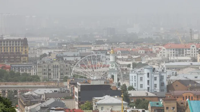 Украину накрыло пылевое облако из Казахстана: что это за явление и нужно ли его бояться