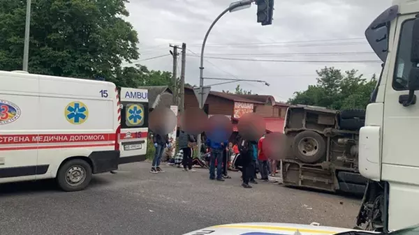 В Винницкой области перевернулся автобус, пострадали 11 человек