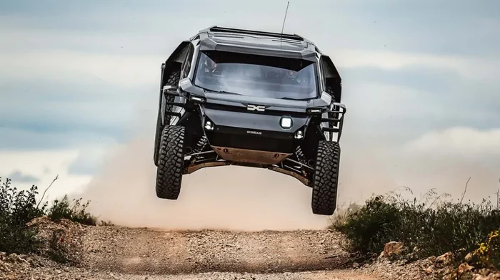 Экстремальный брат Duster: новый 360-сильный внедорожник Dacia выехал на тесты (видео)