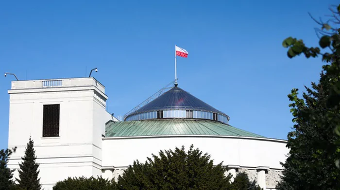 Ночью неизвестные проникли на крышу парламента Польши