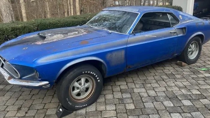 Ржавый клад: в заброшенном сарае нашли редкий спорткар Ford 60-х за $300 000 (фото)