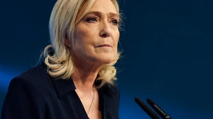 Партия Марин Ле Пен выигрывает досрочные выборы во Франции — опрос