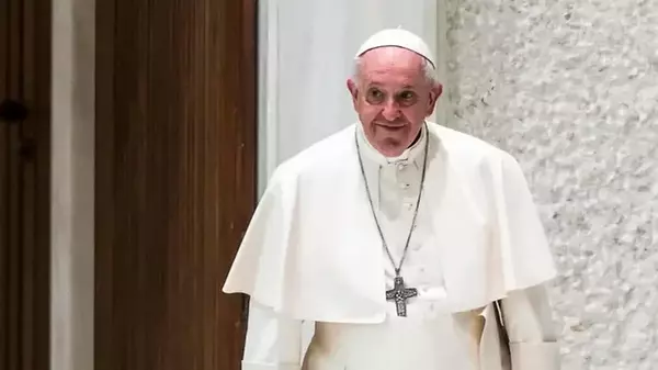 «Люди будут засыпать»: Папа Римский призвал священников сократить проповеди