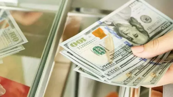 НБУ повышает курс доллара четвертый день подряд