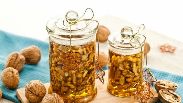 Волоські горіхи з медом: смак і користь в одному продукті
