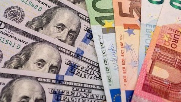 НБУ повысил курс доллара до нового максимума, евро превысил отметку 45 гривен