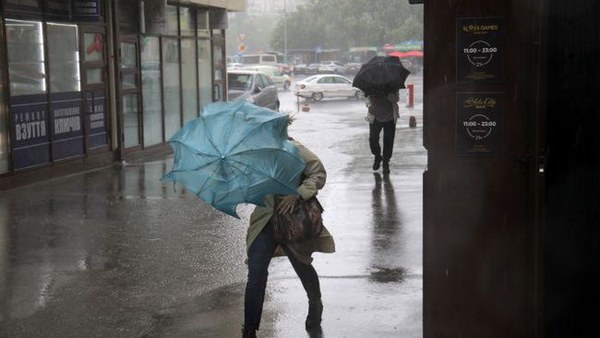 Жара и ураганный ветер: в Киеве обновлено два погодных рекорда