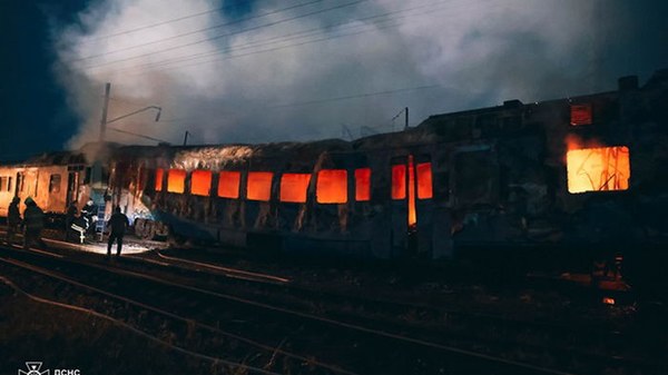 Возле Ровно горел дизель-поезд: уничтожен вагон