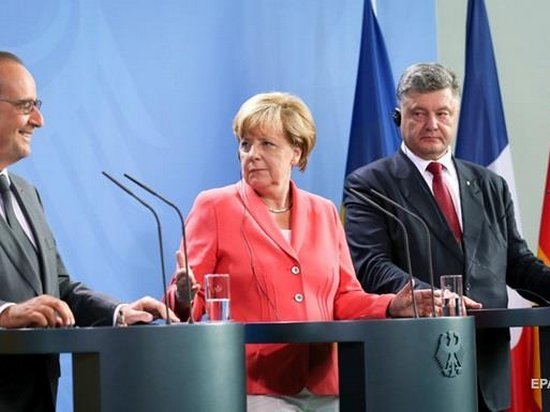 Порошенко поблагодарил Меркель и Олланда за безвизовый режим