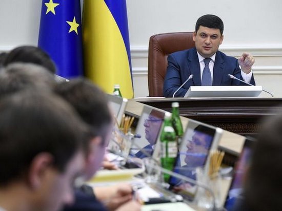 Гройсман: Пенсии украинцев могут вырасти уже с октября 2017 года