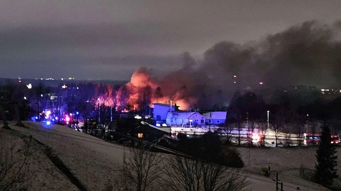 В Вильнюсе грузовой самолет упал на дом (фото)