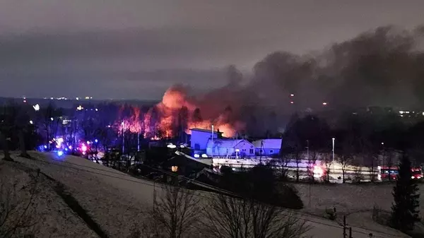 В Вильнюсе грузовой самолет упал на дом (фото)