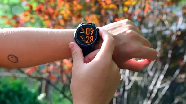 Mobvoi TicWatch Pro 3 Ultra — лучик света в мире смарт-часов