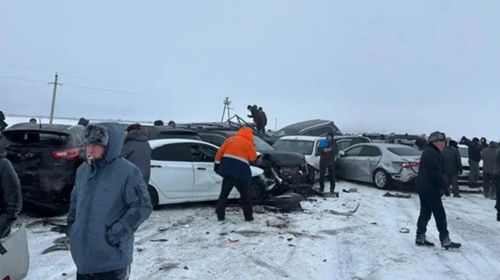 Столкнулось 95 авто: в Казахстане произошло масштабное ДТП