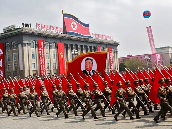 День Солнца в Северной Корее. В Пхеньяне прошел военный парад (видео)