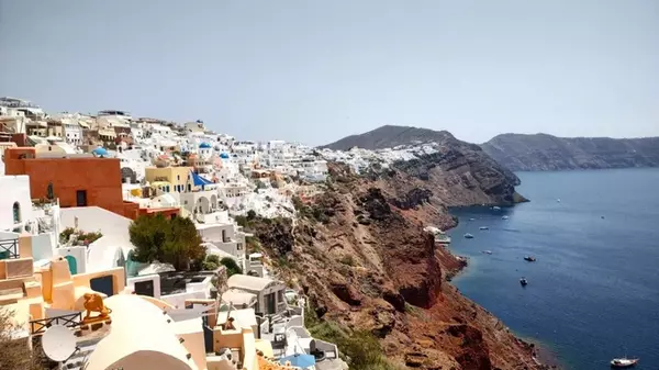 На Санторини построят новый порт на случай эвакуации из-за постоянных землетрясений